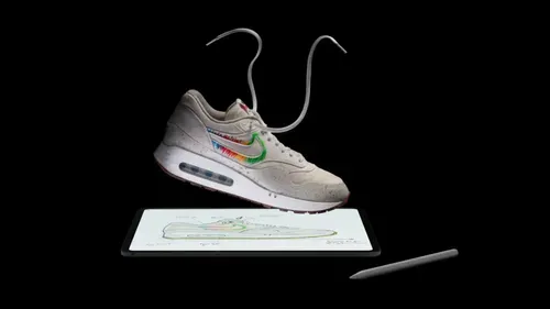 CEO Tim Cook mang giày Nike Air Max 1 thiết kế bằng iPad