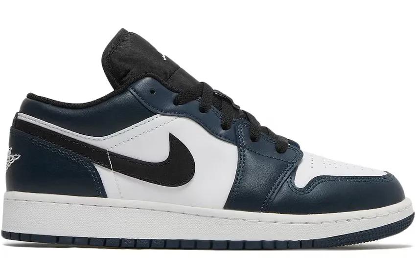 Jordan 1 Low
Armory Navy 553560-411