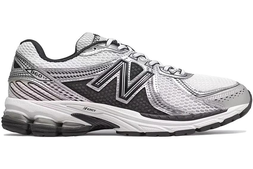 New Balance 860v2
Black White Silver ML860XD