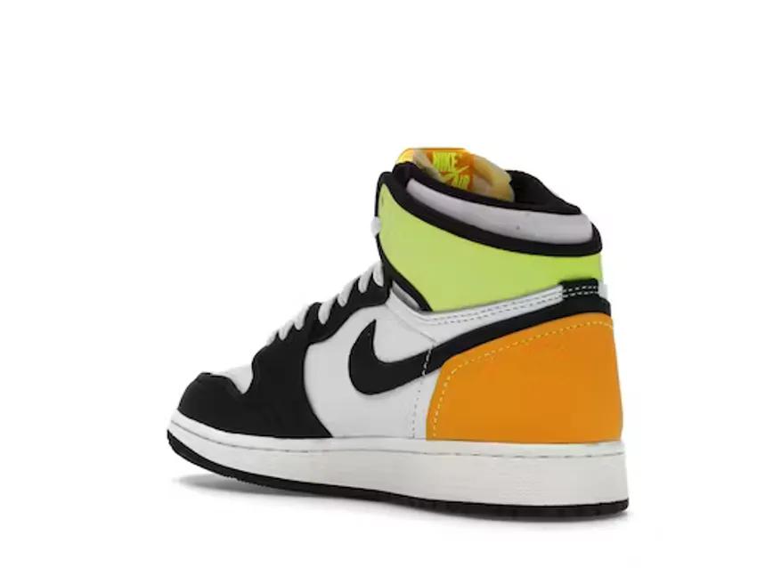 Jordan 1 Retro High
White Black Volt University Gold 575441-118