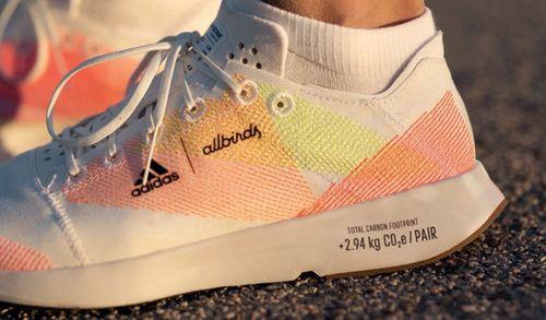 Allbirds x Adidas trình làng mẫu giày "2.94 KG CO2E"