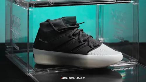 Hình ảnh chi tiết đôi giày Fear of God x adidas Basketball  sắp ra mắt