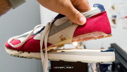 Giày sneaker bị hở gót. Nguyên nhân và cách khắc phục