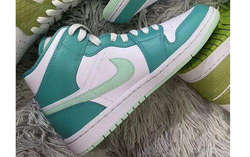 Lộ phối màu Air Jordan 1 siêu đẹp cho nữ sắp ra mắt | KICKSPLANET