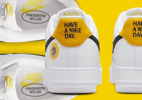 "Have A Nike Day" ủa sai chính tả? | KICKSPLANET