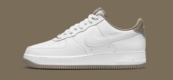 Liệu Air Force 1 Triple White đã đến lúc bị thay thế? | KICKSPLANET