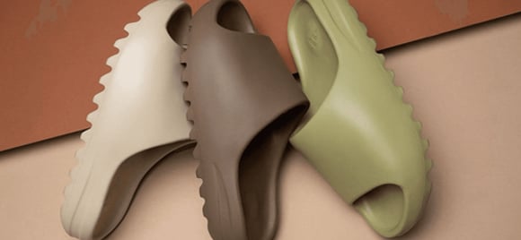 Nguồn gốc những đôi dép Yeezy HOT nhất hiện nay | KICKSPLANET